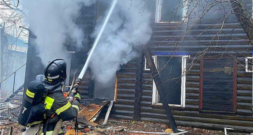 В Рыбинске сгорело заброшенное здание психдиспансера