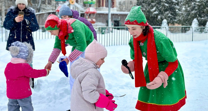 В Городском сквере проходят бесплатные новогодние развлечения для всей семьи