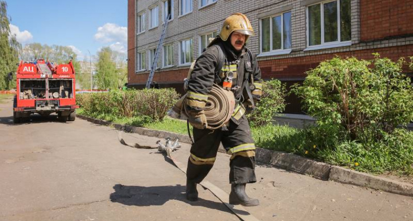 В Рыбинске потушили пожар в туалете многоэтажки