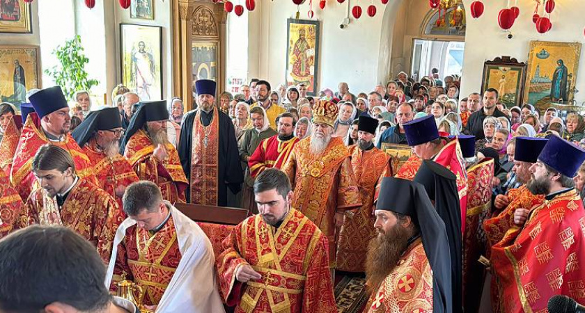 Ковчег с мощами святителя Тихона прибыл в Данилов