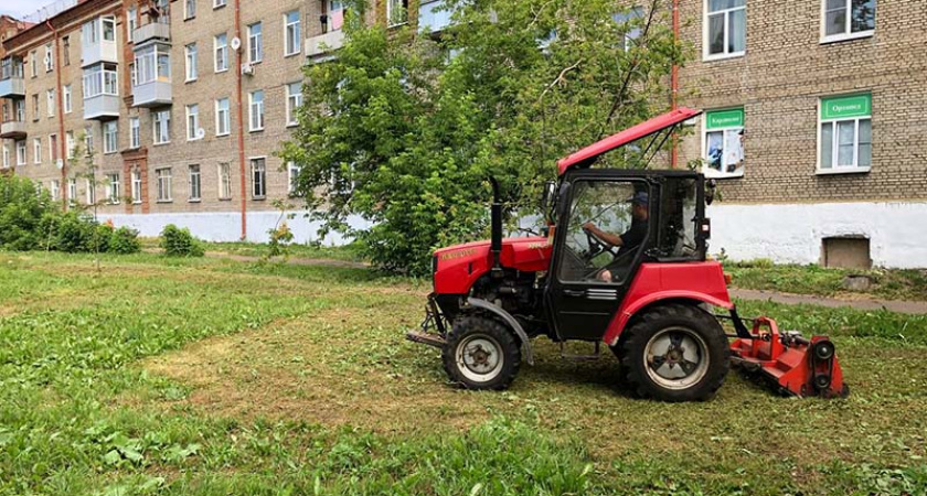 Рыбинск увеличил технику для покоса травы в городе