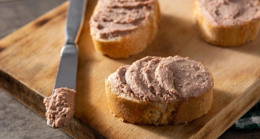 Аппетитная намазка на хлеб: выходит настолько вкусной, что домашние просят добавки — превосходит любую колбасу