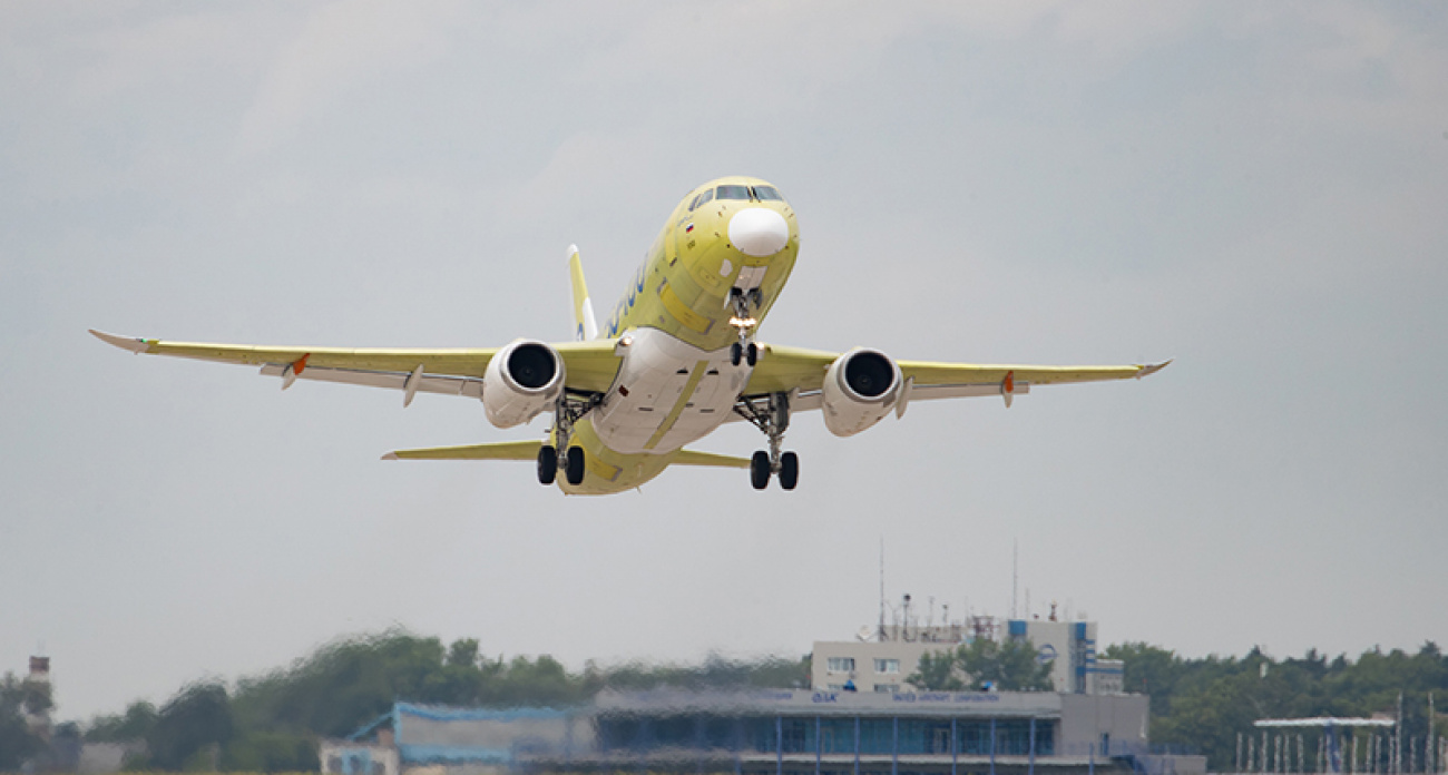 «Суперджет» с российскими двигателями совершил первый дальний перелет