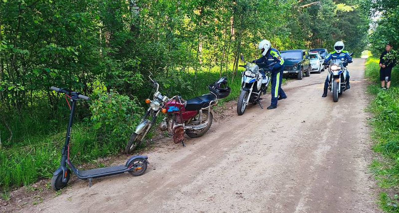 В Рыбинске инспекторы на мотоциклах поймали 20 нарушителей на двухколесном транспорте