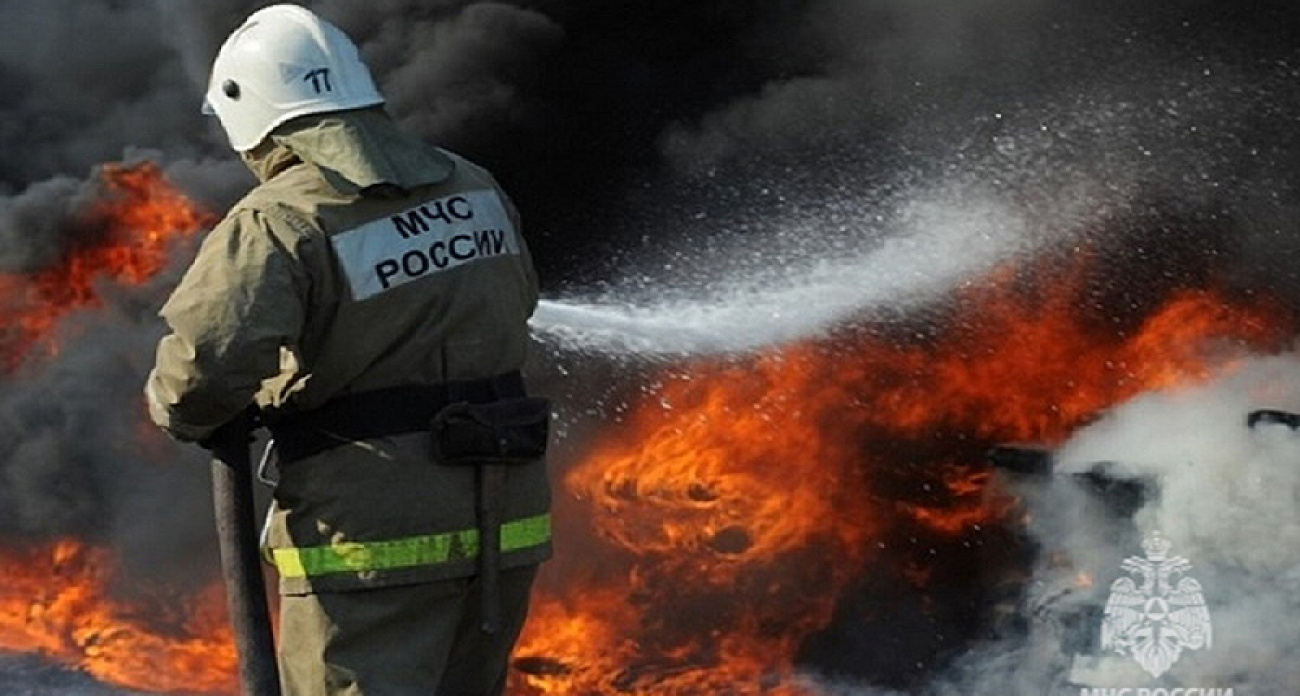 Огонь уничтожил 832 квадратных метра кровли в двух пожарах Рыбинска