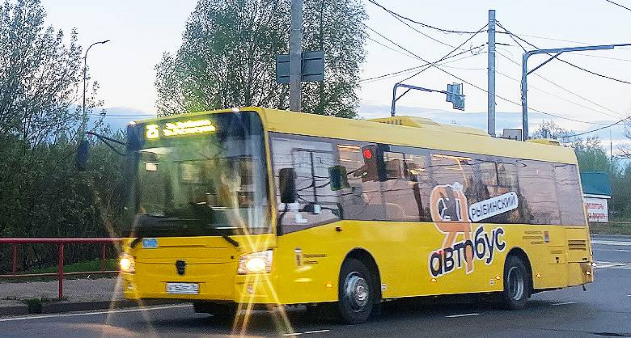 Автобусы объезжают через Боткина и Батова: в Рыбинске устанавливают 5-метровый МиГ-21