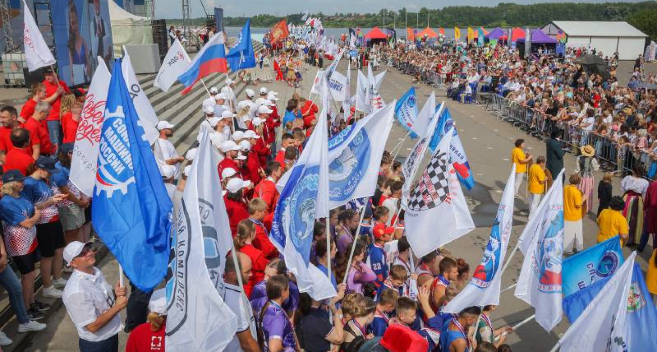 Более 300 молодых рыбинцев устроили рекордный парад в День города с квадроциклами