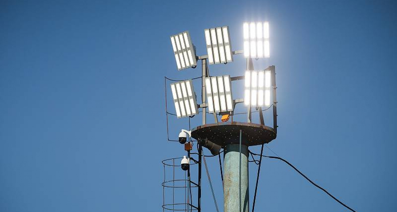 27 светодиодных прожекторов продлили футбольный день в Рыбинске до 22:00