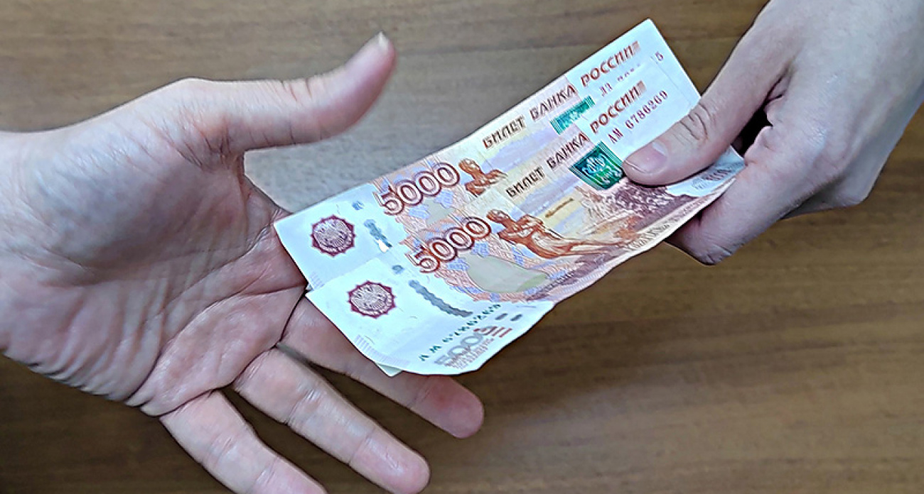 Пассажир пьяного водителя предложил инспектору ДПС 95 тысяч за освобождение от протокола