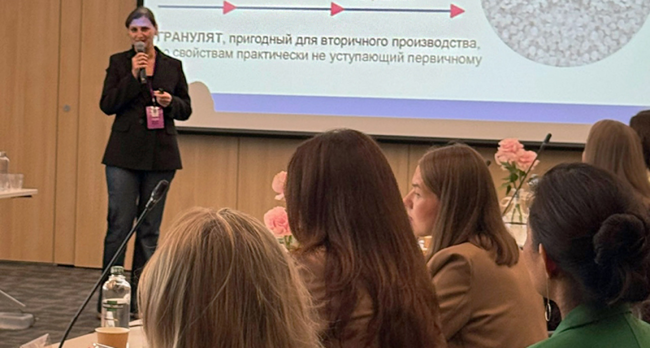 Рыбинский завод превратил мусор в уличную мебель и покорил 2000 бизнес-леди из 37 стран