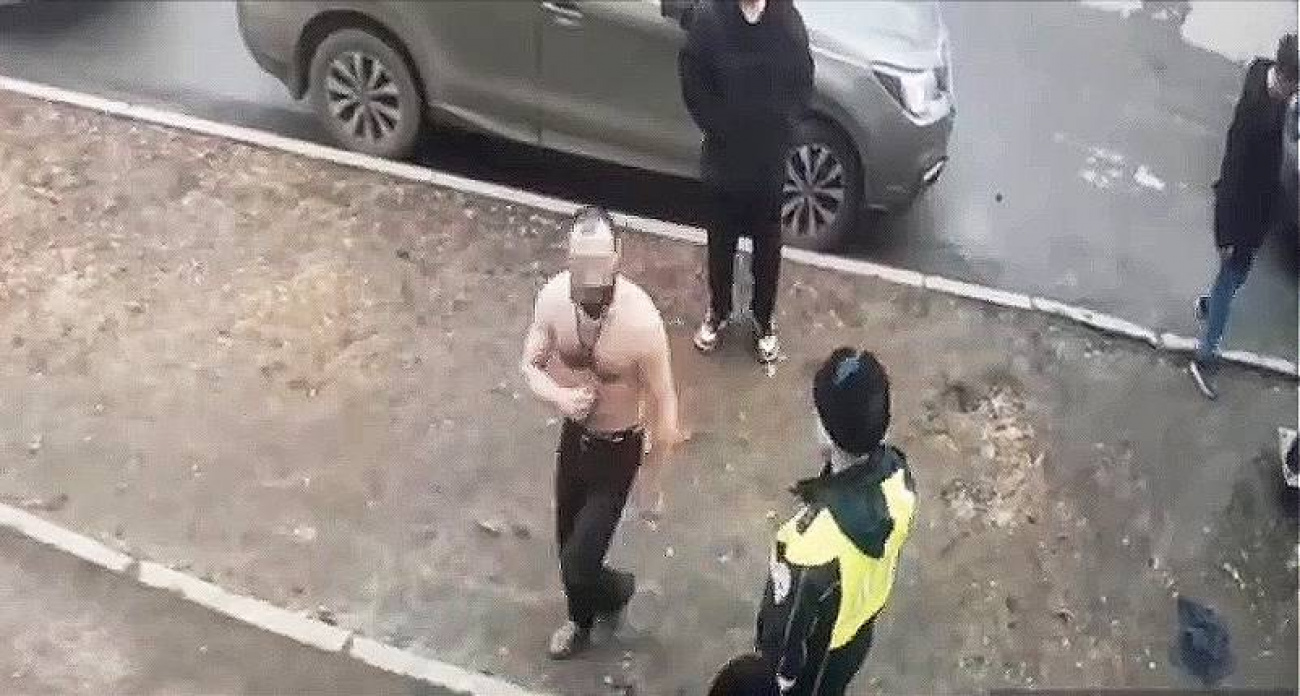 Голый по пояс рыбинец ударил полицейского кулаком в грудь и получил 5 лет