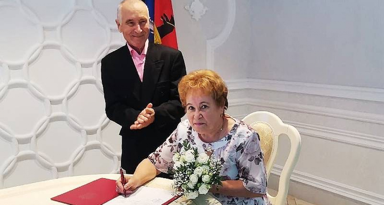 Познакомились на заводе 50 лет назад: семья Ласточкиных воспитала 8 потомков