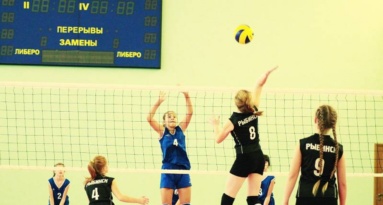 Девушки из Калязина разгромили 8 соперниц на волейбольном турнире в Рыбинске