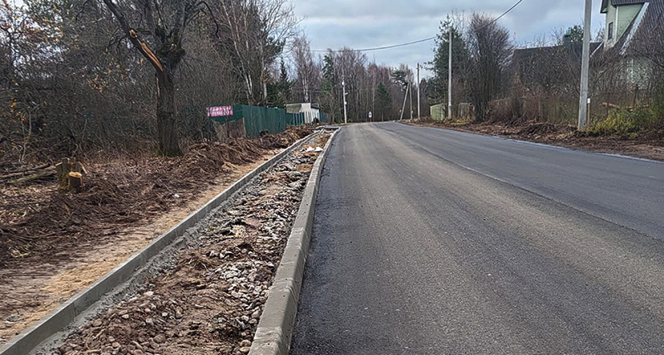 Многолетние споры завершены: историческую булыжную мостовую в Кабатово заменили асфальтом