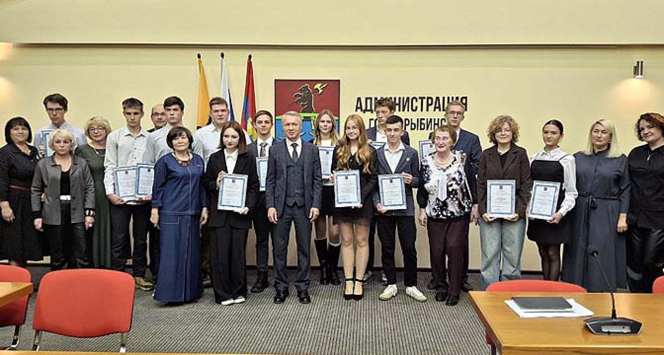 15 рыбинских отличников без единой "четверки" получили стипендии по 3 тысячи рублей