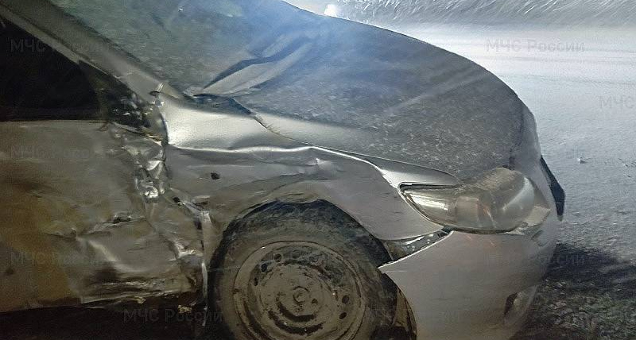 Toyota и Changan не поделили заснеженный поворот на Новоселки: ДТП в гололедицу