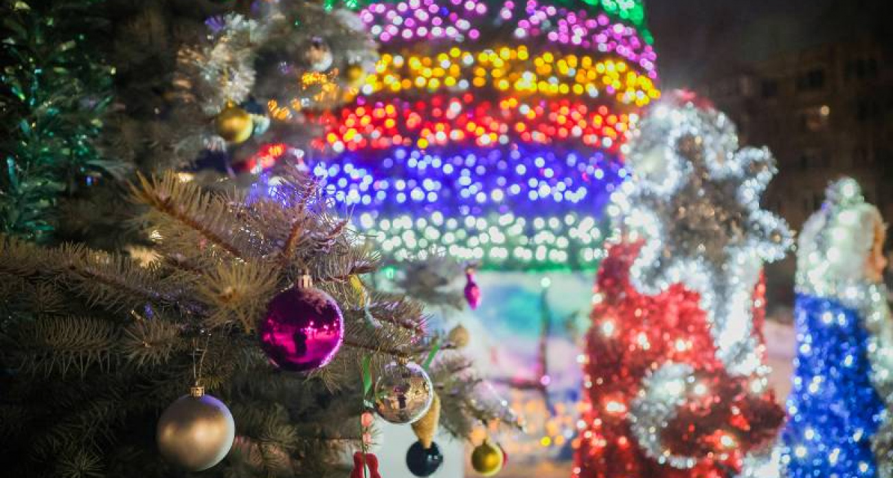 В Рыбинске установят елку у "Авиатора" на фоне "Нашествия Дедов Морозов"