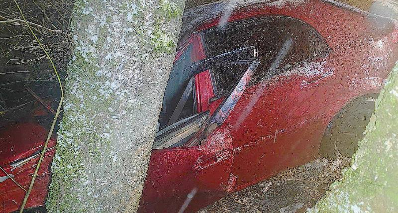 24-летняя девушка на Chevrolet съехала в кювет из-за непогоды и получила травмы