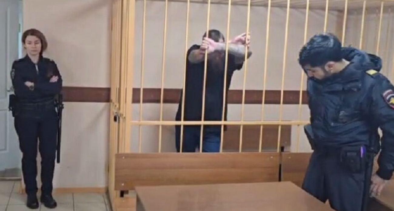 Пьяный ярославец угнал машину у 19-летнего водителя, размахивая сигнальным пистолетом