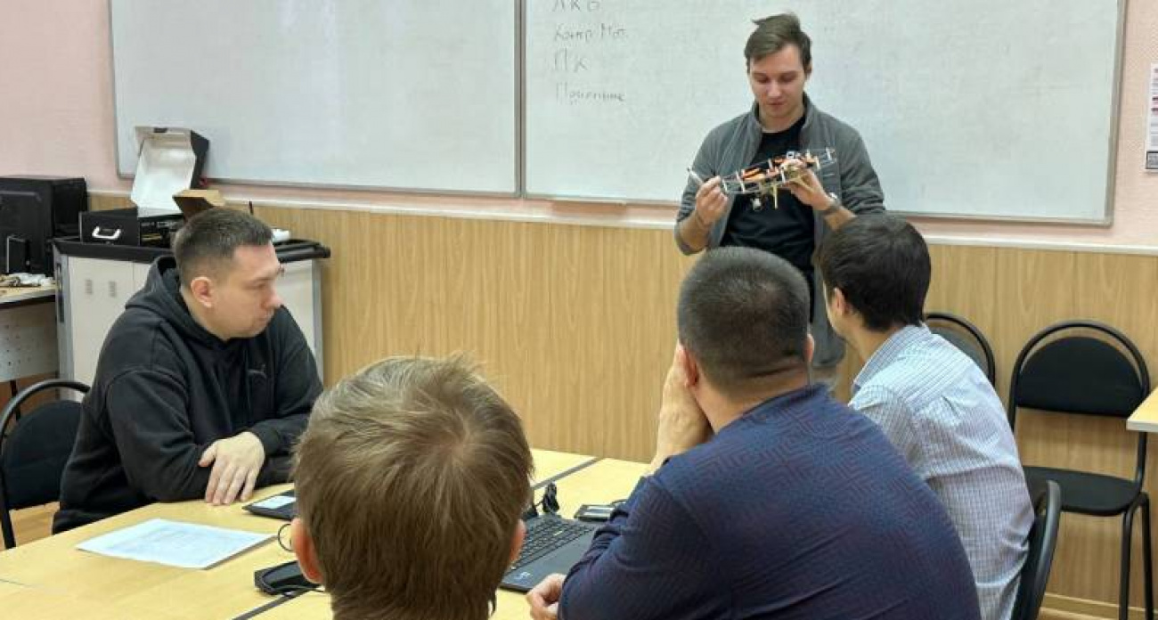 170 чиновников Ярославской области осваивают управление 30-килограммовыми дронами в РГАТУ