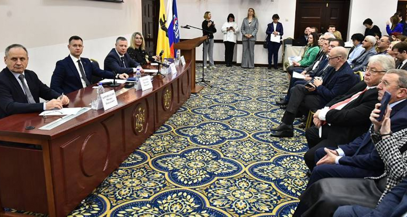 Евраев отчитался о росте ВРП на 10% и инвестпроектах на 425 млрд рублей в "сложное экономическое время"