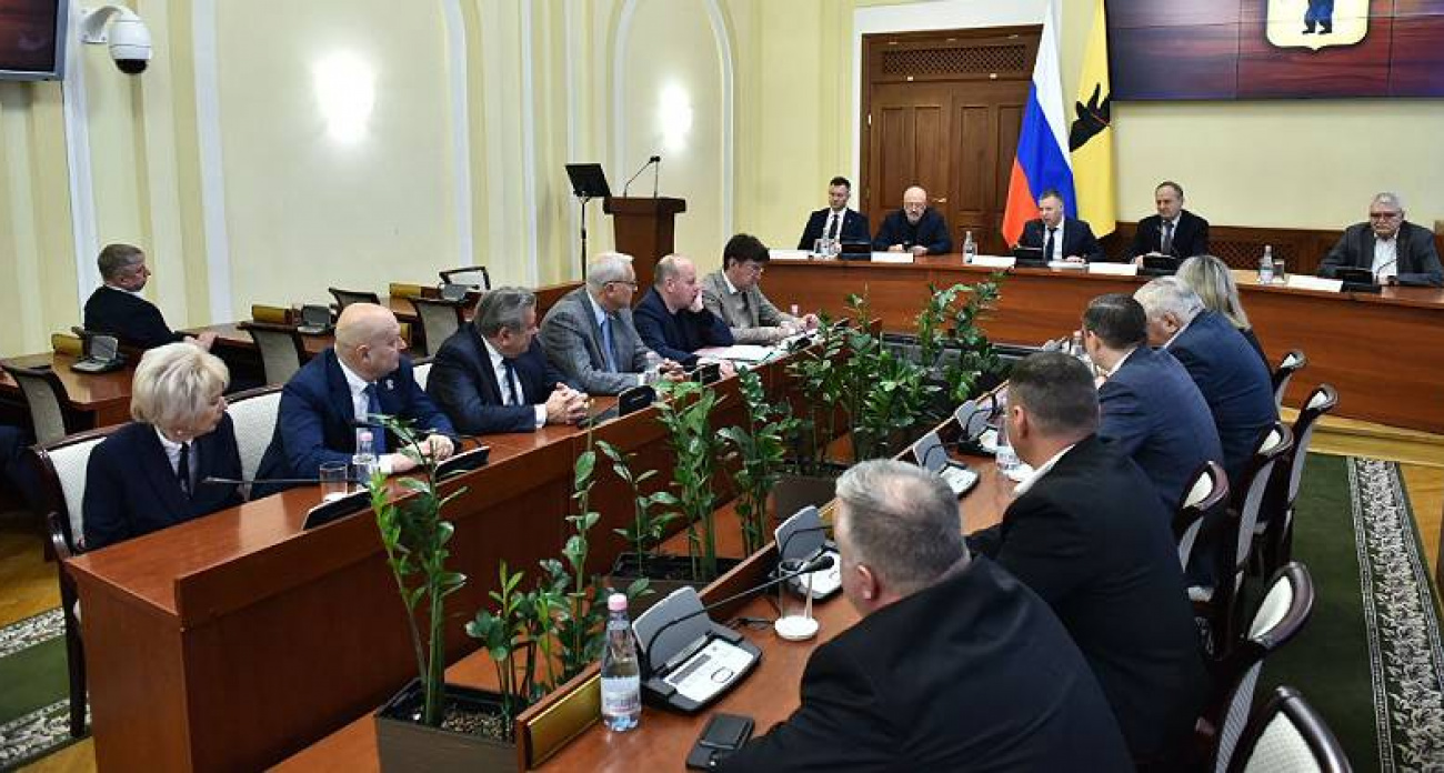 Губернатор Евраев и депутаты "Единой России" перераспределят 13,3 млрд федеральных рублей