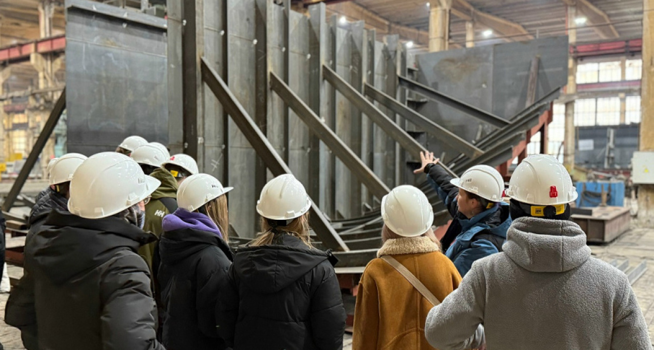 Старшеклассники Некоуза увидели рождение кораблей на верфи братьев Нобель