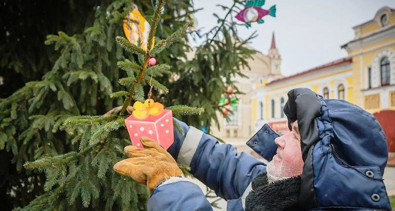 13 елей и светящийся трамвай: Рыбинск готовит новогоднее чудо к 12 декабря