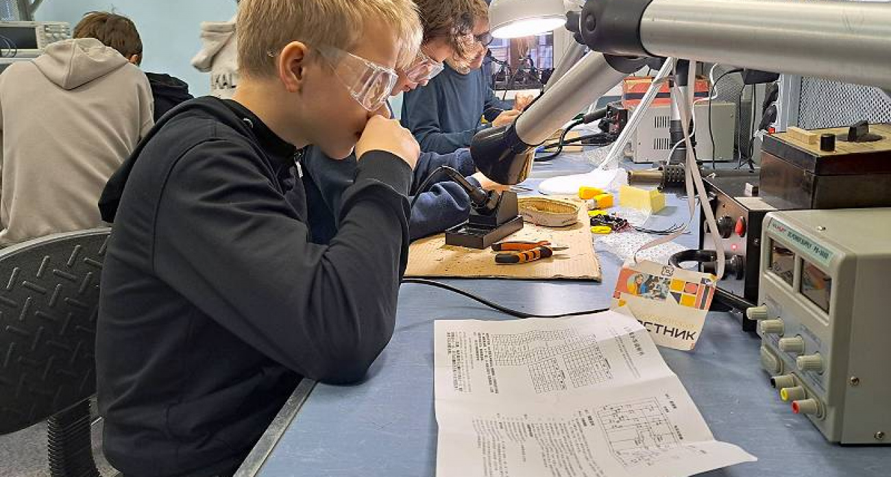 170 юных инженеров сразились за звание лучших в "ЮниорПрофи" в рыбинском Кванториуме