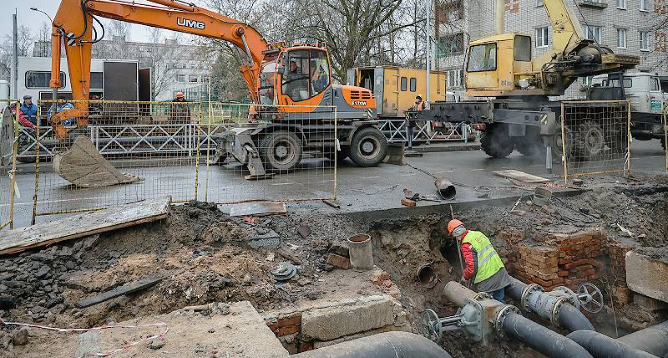 Рыбинские коммунальщики протащили 20 метров труб под дорогой за 5 часов