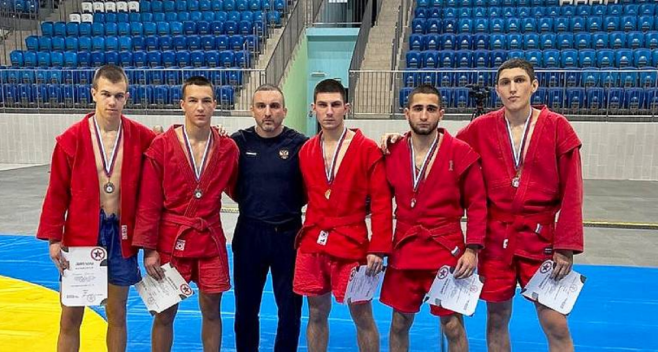 Пять медалей за путевки: самбисты Рыбинска триумфально прошли в финал первенства России