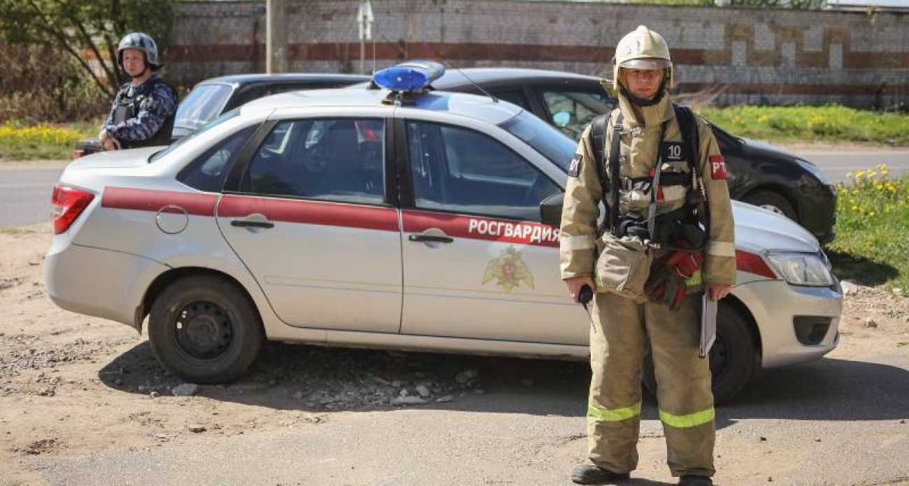 Заискрившая розетка вызвала пожар в доме на Космодемьянской: 9 спасателей тушили огонь