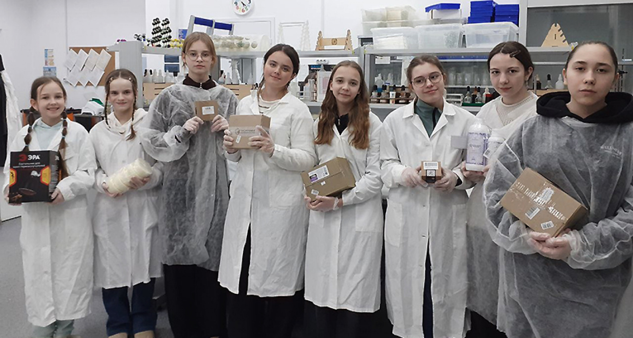 Победа педагога принесла рыбинскому Кванториуму USB-микроскопы и лабораторное оборудование