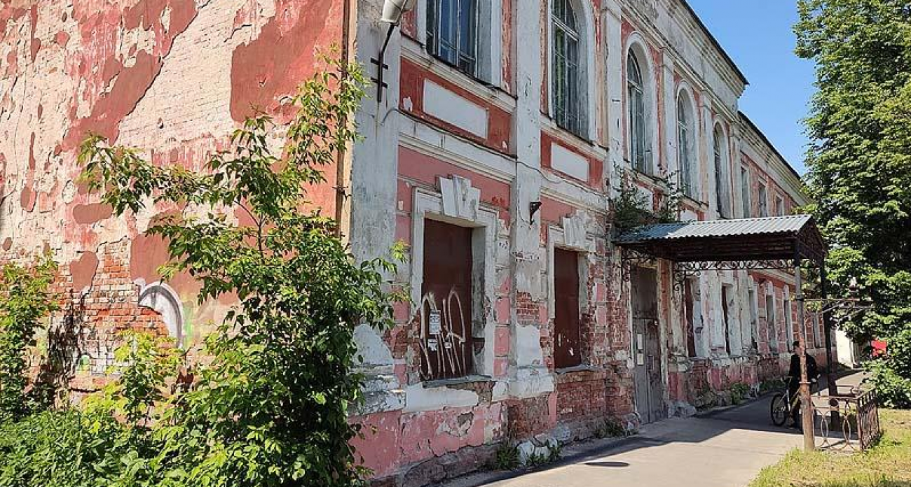 Пятая попытка продать памятник 1830-х годов: Мариинская гимназия в Рыбинске за 66 млн снова осталась без покупателя