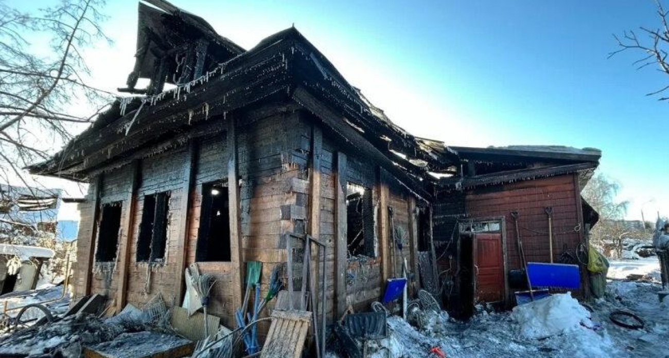 Трагедия в 3:41 ночи: 94-летняя хозяйка сгоревшего дома в Веретье не смогла спастись