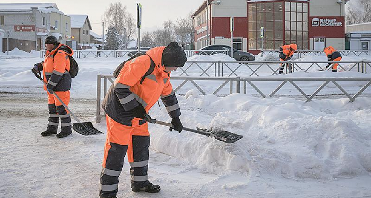 203 комплекта яркой зимней формы получили дорожники Рыбинска для безопасной работы