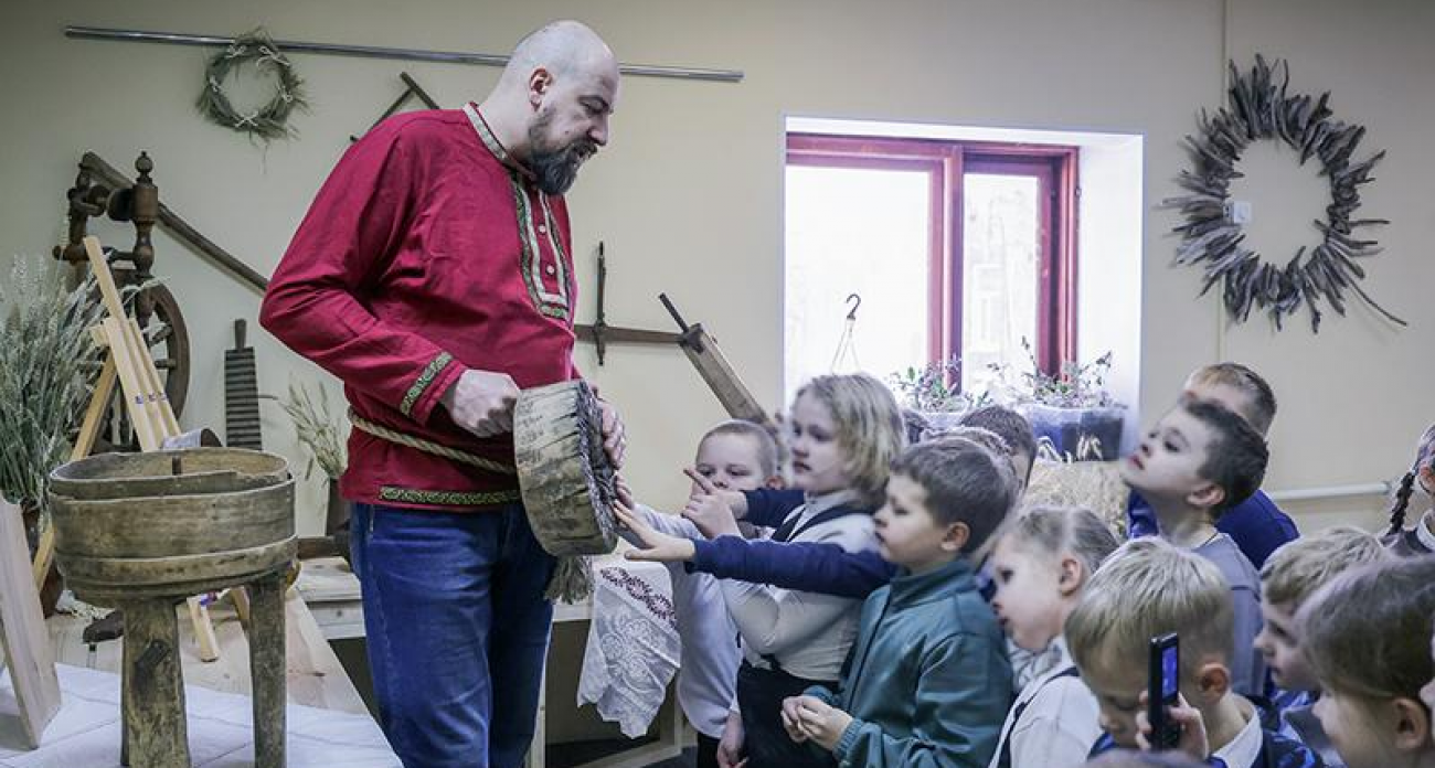 «Узнай родной город»: первоклашки Рыбинска расписывают пряники после экскурсий по историческому центру