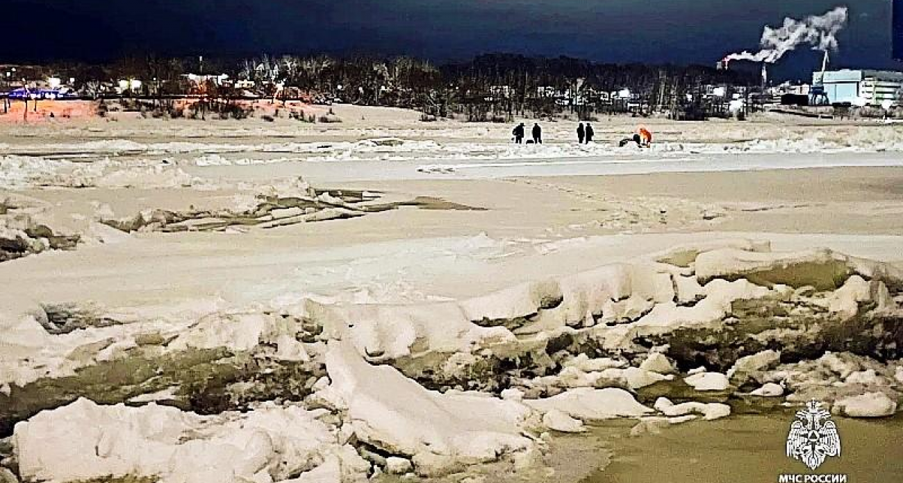 Рыбаки на тонком льду: в 100 метрах от берега спасли четверых человек в Переборах