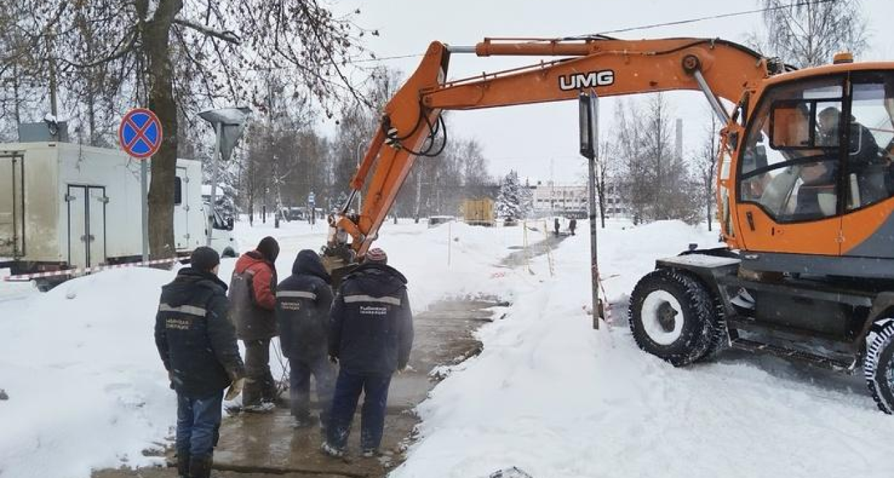 Двойная авария на теплотрассе в Северном: 7 часов работ по замене трубы и ремонту компенсатора