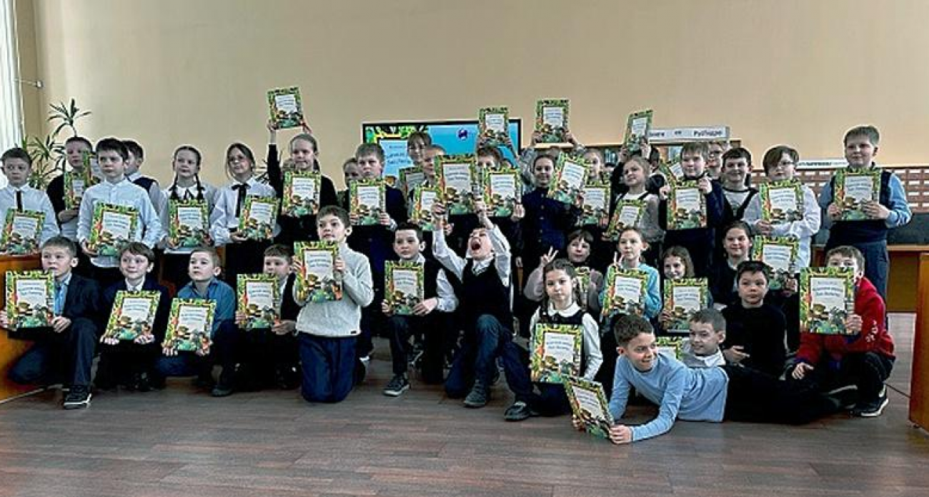 «Чудесная школа Лап Лапыча»: третьеклассники Рыбинска получили книги о дружбе от энергетиков