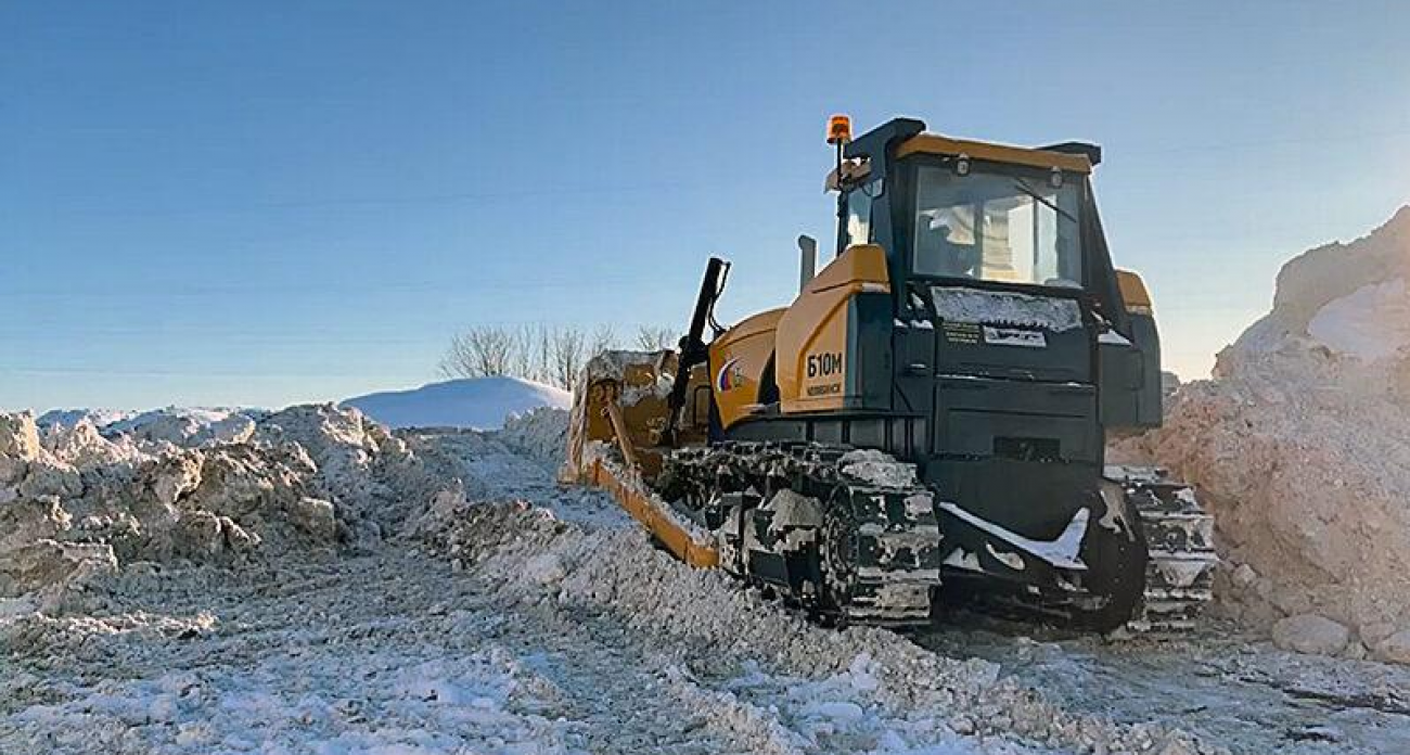 Рыбинск получил новый бульдозер для борьбы с рекордными снегопадами после десятилетий эксплуатации старой техники