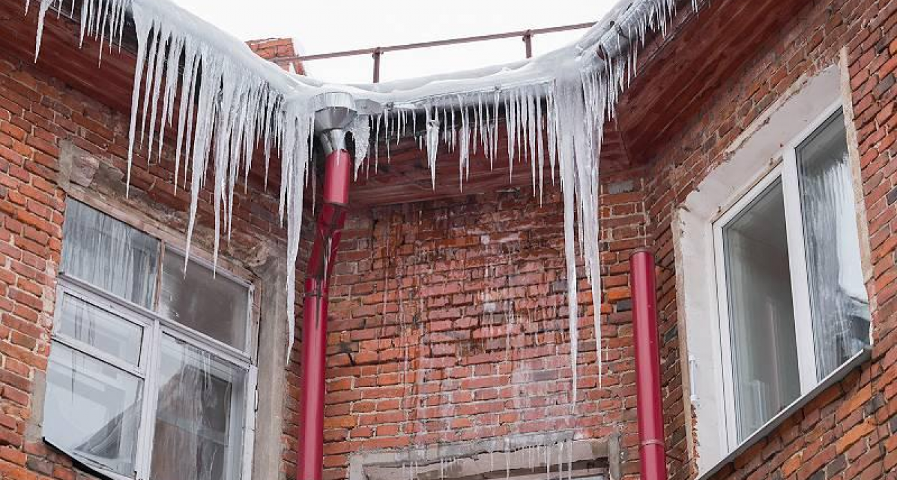 Смертельные глыбы: в России уже 9 погибших — как заставить службы Рыбинска убрать снег и сосульки