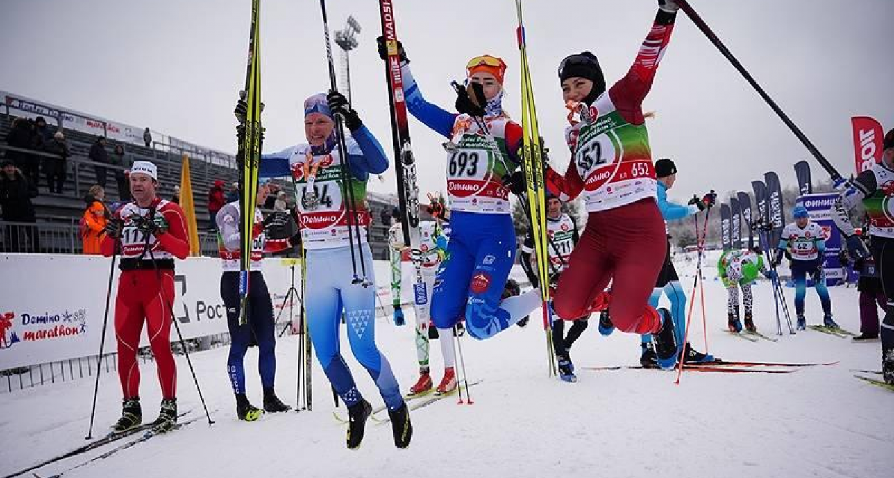 Схватка легенд под Рыбинском: призеры Олимпиады и 4305 лыжников из пяти стран штурмуют Деминский марафон