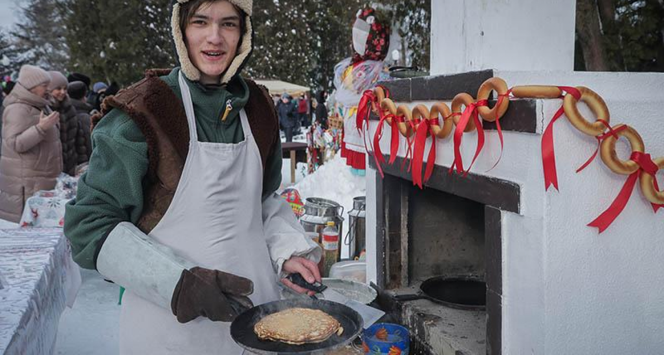 Гнутые шпалы, гвозди голыми руками и штурм крепости: как Рыбинск с размахом проводил зиму