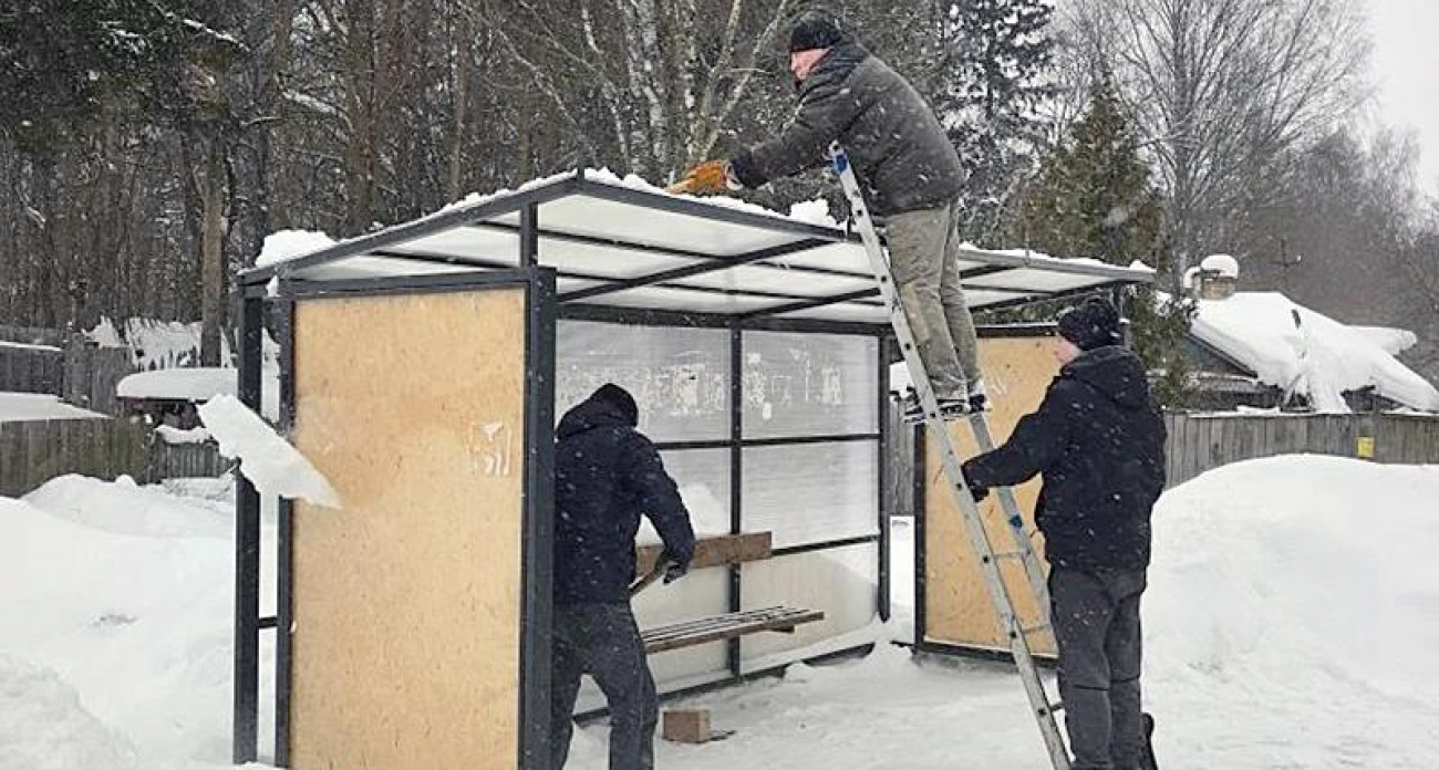 Крыши остановок в Рыбинске не выдерживают снежной нагрузки