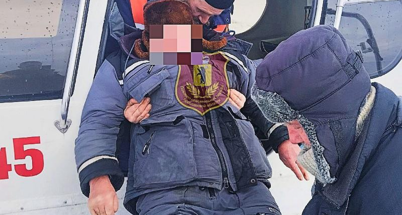 70-летний рыбак провел на льду 25 км от берега со сломанной ногой
