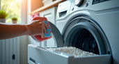 Опытный мастер по ремонту раскрыл секрет идеальной стирки: правило 10 секунд, которое экономит порошок и спасает вашу одежду
