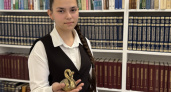 Школьница создала бронзового лебедя для Карякинского сада