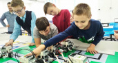 В школах Ярославской области откроют клубы для изучения ИИ и программирования беспилотников