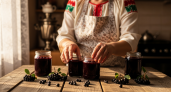 Зимой открываю драгоценные баночки с черноплодкой — вся семья мгновенно прибегает на чаепитие